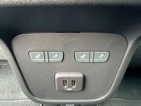 Used 2023 Chevrolet Equinox Premier AWD/4WD image 31