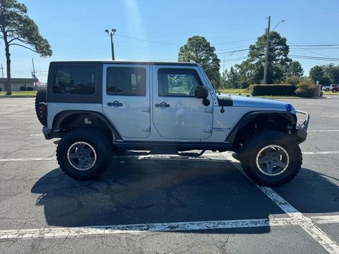 Used 2012 Jeep Wrangler Unlimited Sahara w/ Connectivity Group image 5