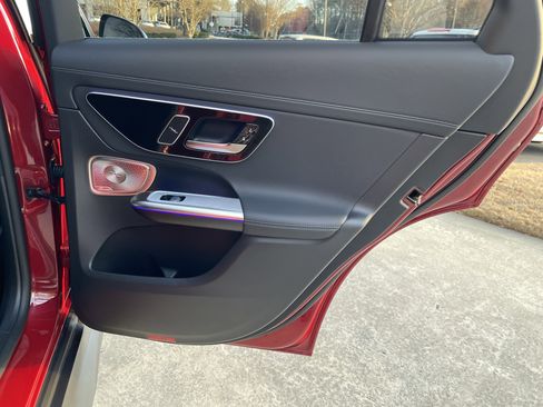 Certified 2025 Mercedes-Benz GLC 300 4MATIC image 40