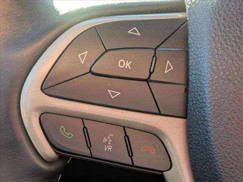 Used 2017 Jeep Grand Cherokee Overland image 11