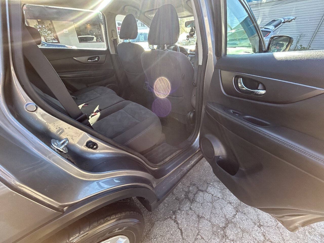 Used 2016 Nissan Rogue S FWD image 8