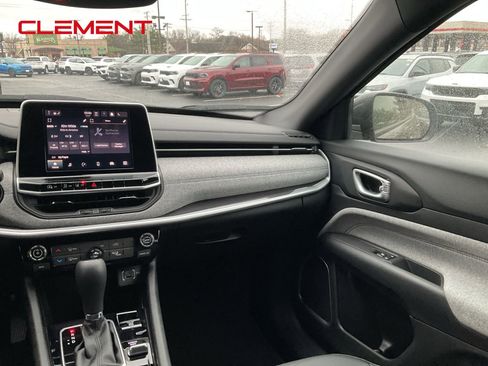 New 2026 Jeep Compass Latitude image 14