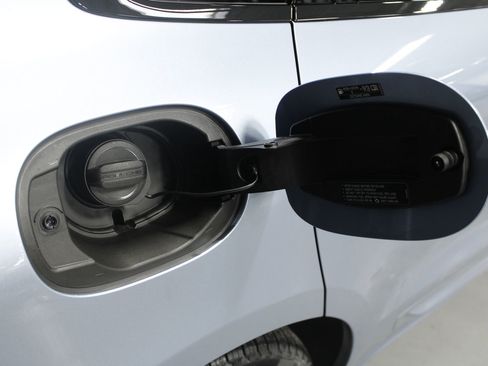 New 2026 Porsche Macan GTS image 18