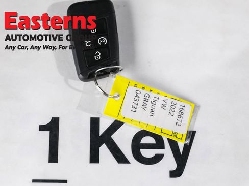 Used 2022 Volkswagen Tiguan SE w/ Panoramic Sunroof Package image 26