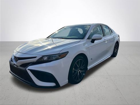 Used 2023 Toyota Camry SE image 2