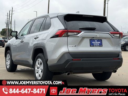 Used 2025 Toyota RAV4 LE image 7