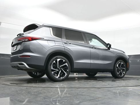 Used 2024 Mitsubishi Outlander SE image 45