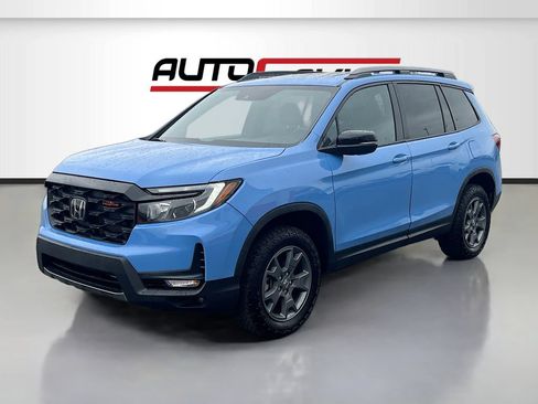 Used 2025 Honda Passport TrailSport image 3