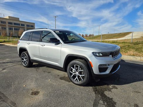 New 2025 Jeep Grand Cherokee Limited image 1