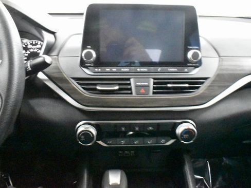 Used 2024 Nissan Altima 2.5 SV image 19