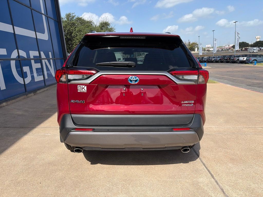 Used 2021 Toyota RAV4 Limited AWD/4WD image 5