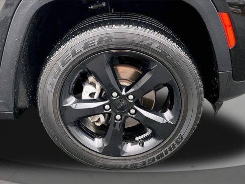 Certified 2023 Jeep Grand Cherokee Altitude image 35