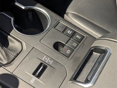 Used 2023 Toyota Highlander XLE image 28