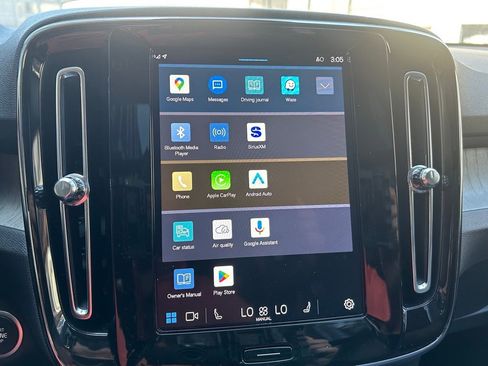 Certified 2025 Volvo XC40 B5 Plus image 25