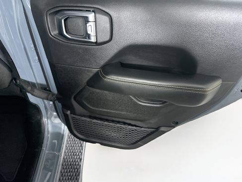 Used 2025 Jeep Wrangler Sahara image 27