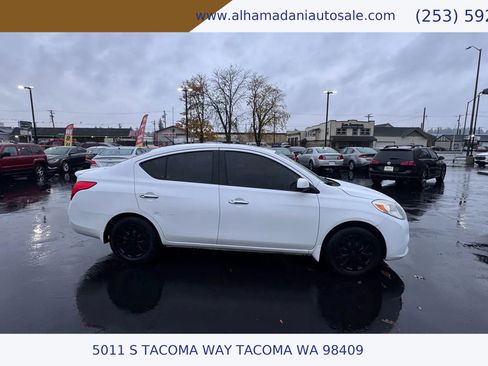 Used 2012 Nissan Versa SV w/ Convenience Pkg image 4