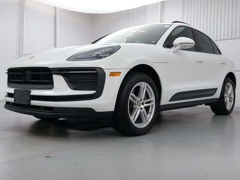 Certified 2023 Porsche Macan AWD/4WD image 1