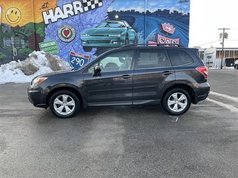 Used 2015 Subaru Forester 2.5i Limited image 2