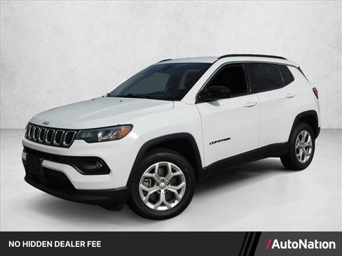 Used 2024 Jeep Compass Latitude AWD/4WD image 1