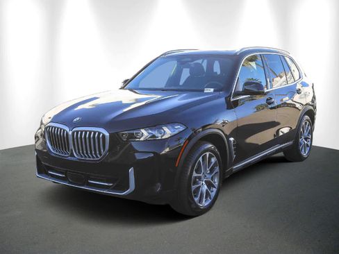 Certified 2024 BMW X5 xDrive40i w/ Premium Package image 3