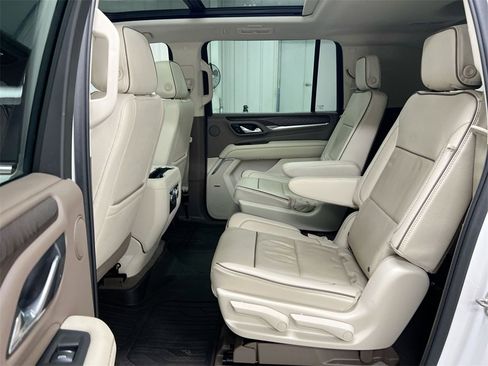 Used 2021 GMC Yukon XL Denali w/ Denali Premium Package image 23