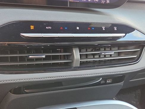 Certified 2025 Buick Enclave Preferred FWD image 50