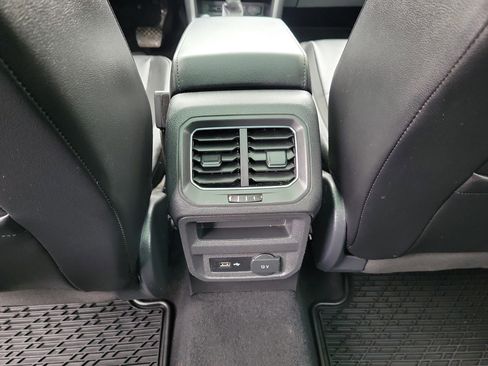 Used 2018 Volkswagen Tiguan SEL image 12