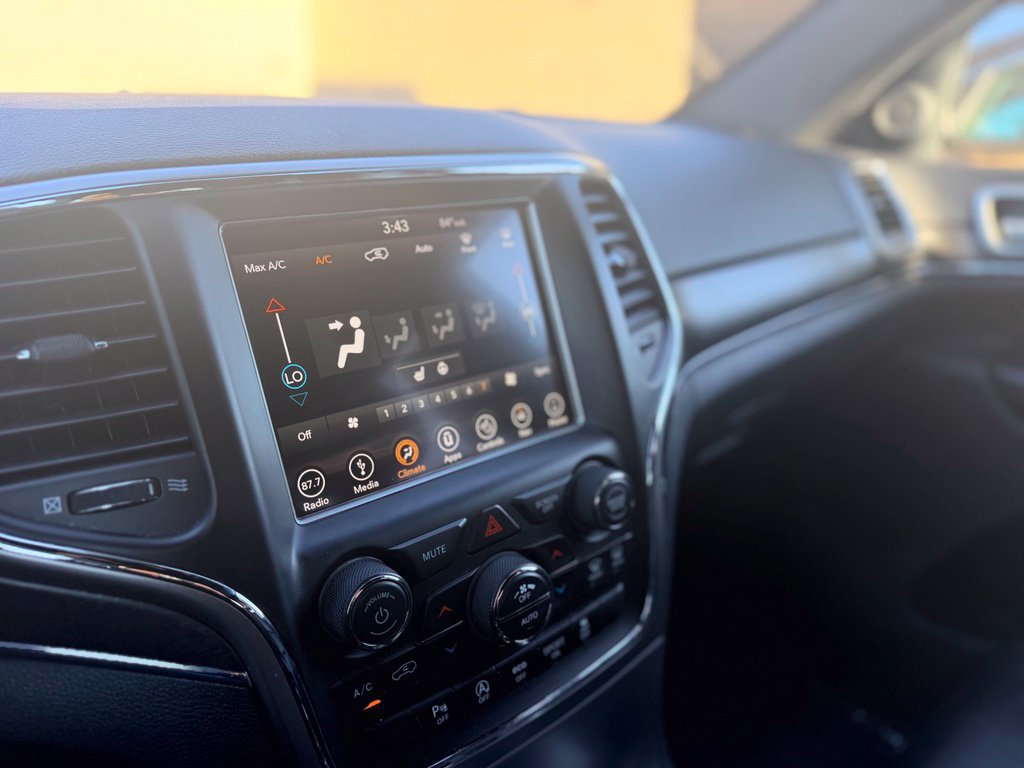 Used 2018 Jeep Grand Cherokee Limited AWD/4WD image 25