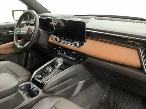 Used 2024 GMC Canyon AT4 image 28