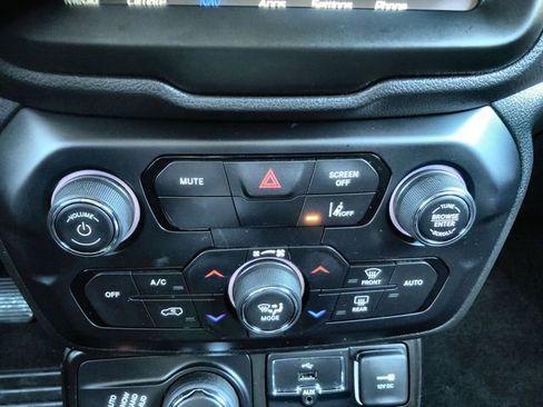 Used 2023 Jeep Renegade Latitude image 19