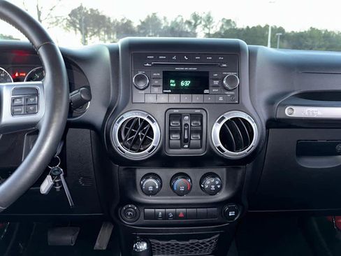 Used 2014 Jeep Wrangler Freedom Edition image 16