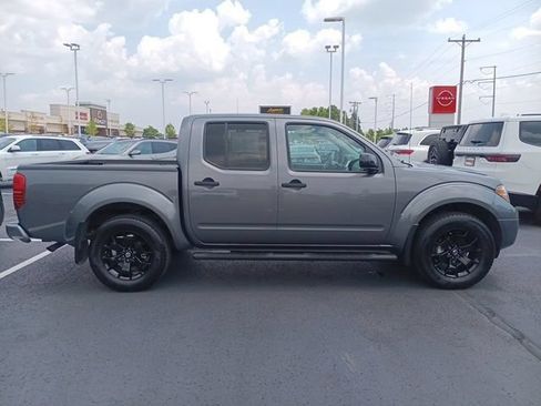 Certified 2021 Nissan Frontier SV w/ Midnight Edition Floor Mats AWD/4WD image 3