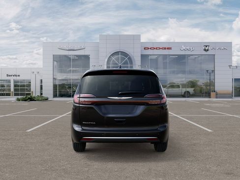 New 2026 Chrysler Pacifica Select image 7