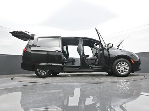 New 2025 Chrysler Voyager LX image 69