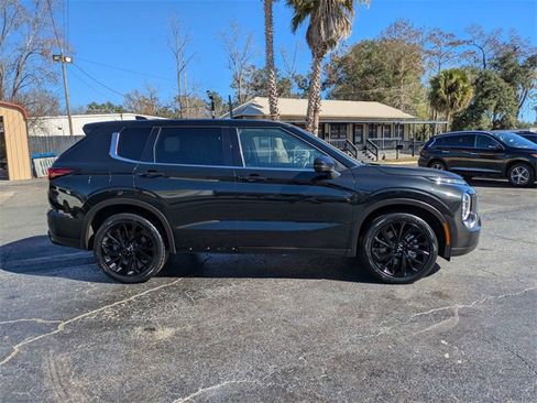 Used 2023 Mitsubishi Outlander SE Black Edition image 2