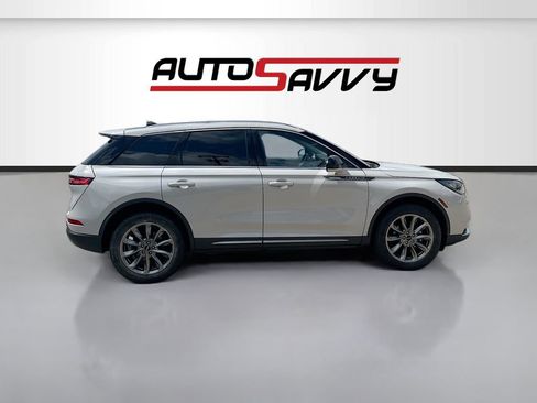 Used 2022 Lincoln Corsair AWD w/ Premium Package image 8