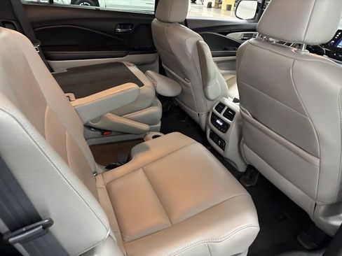 Used 2022 Honda Pilot Touring image 12