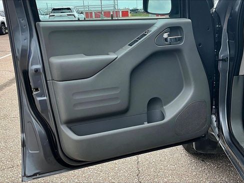 Used 2021 Nissan Frontier SV RWD image 25