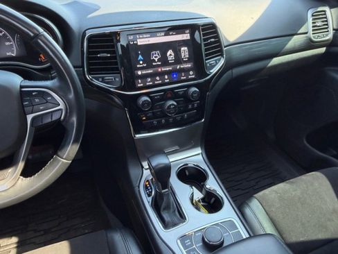 Used 2022 Jeep Grand Cherokee Laredo X AWD/4WD image 14