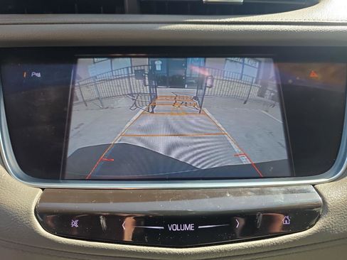 Used 2017 Cadillac XT5 Luxury w/ Driver Awareness Package image 18