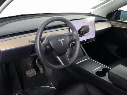 Used 2022 Tesla Model Y Long Range image 7