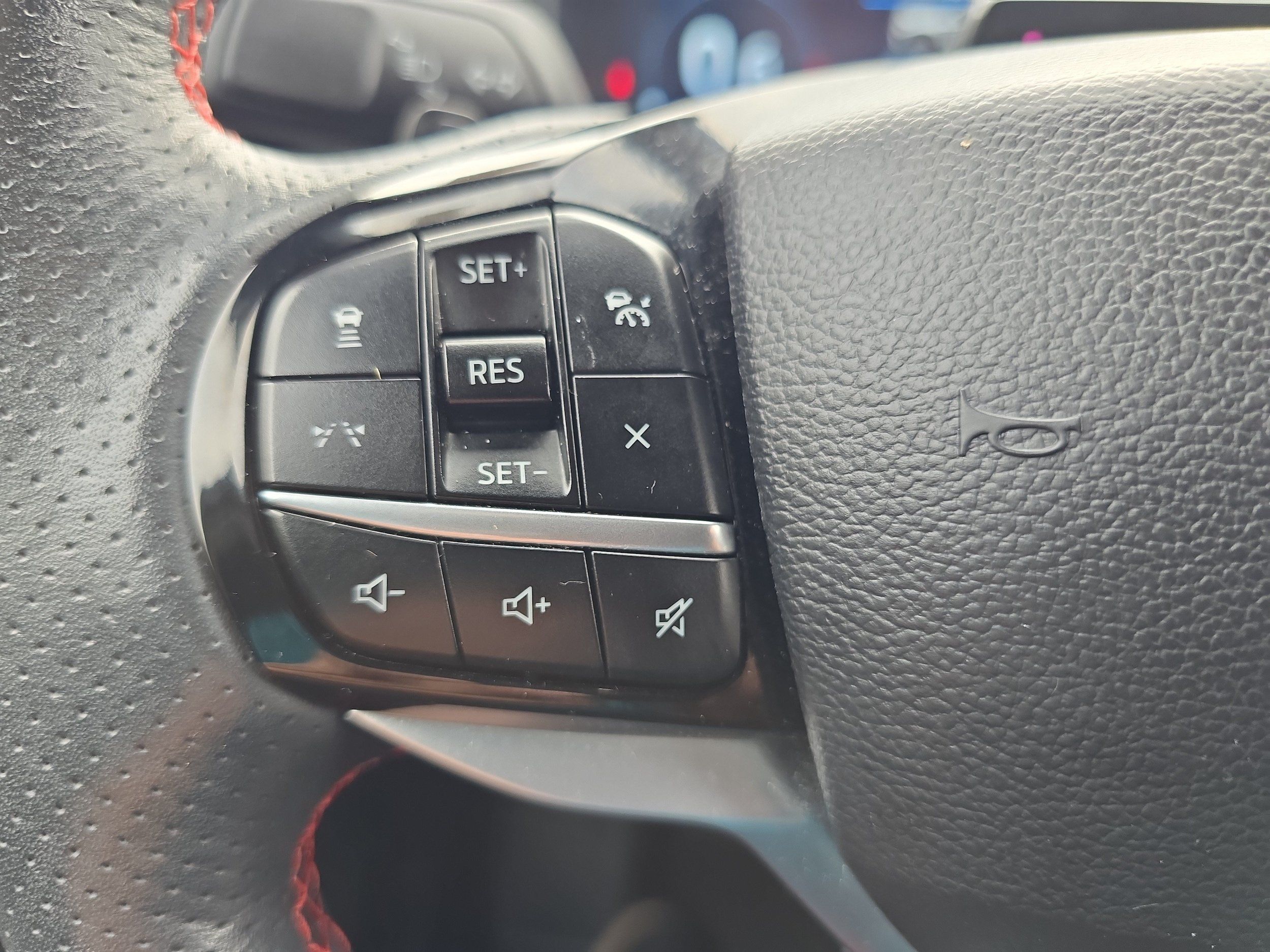 Used 2025 Ford Explorer ST AWD/4WD image 17