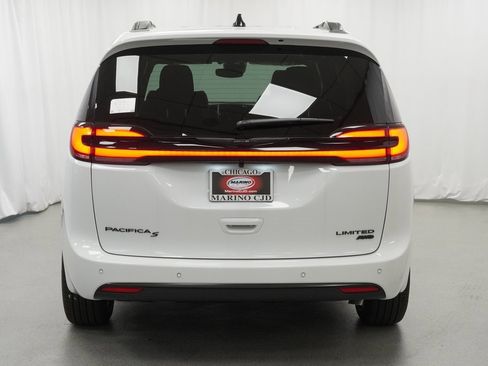 New 2026 Chrysler Pacifica Limited w/ S Appearance Package image 10