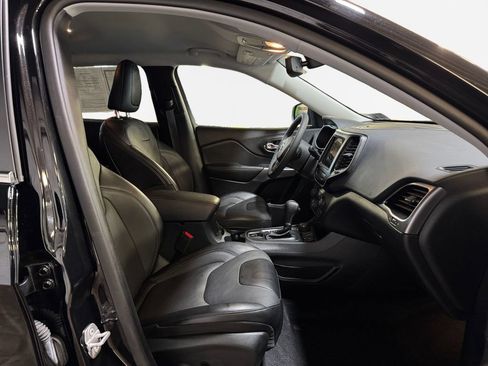 Used 2022 Jeep Cherokee Latitude Lux w/ Mopar Interior Package AWD/4WD image 26