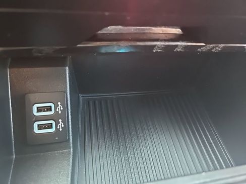 Used 2018 Ford F150 Platinum w/ Equipment Group 701A Luxury image 21