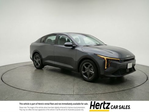 Used 2025 Kia K4 LXS image 1