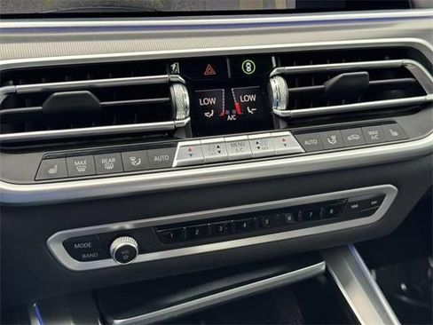 Used 2022 BMW X5 xDrive40i w/ Premium Package AWD/4WD image 19
