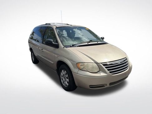 Used 2006 Chrysler Town & Country Touring image 2