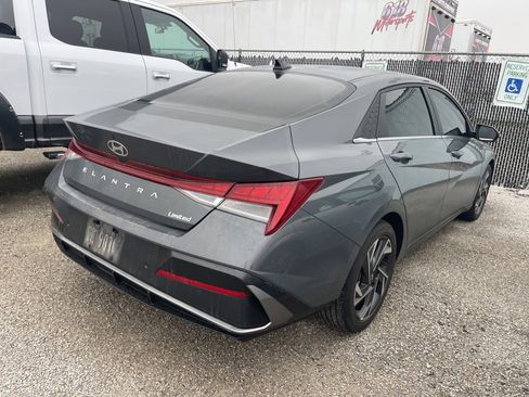 Used 2024 Hyundai Elantra Limited image 4
