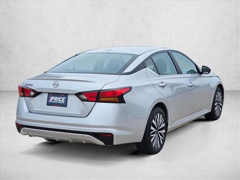 Used 2025 Nissan Altima 2.5 SV FWD image 5